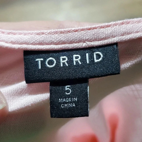 Torrid pale pink tiered baby doll top short sleeve v neck - Picture 7 of 7